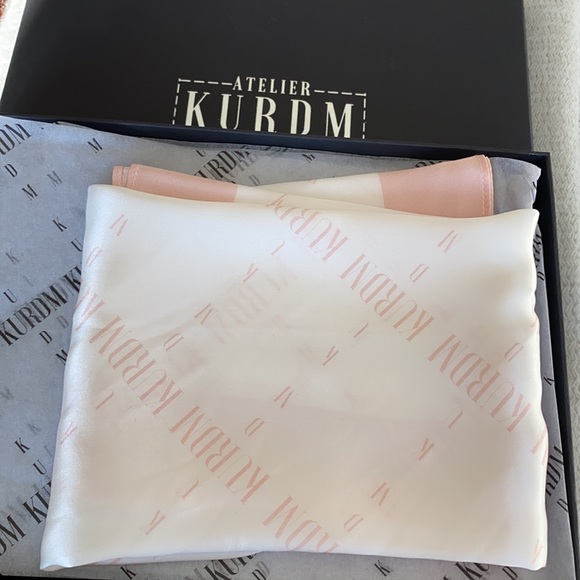 🌟Host Pick🌟Atelier Kurdm Mulberry Silk Scarf - Picture 1 of 9